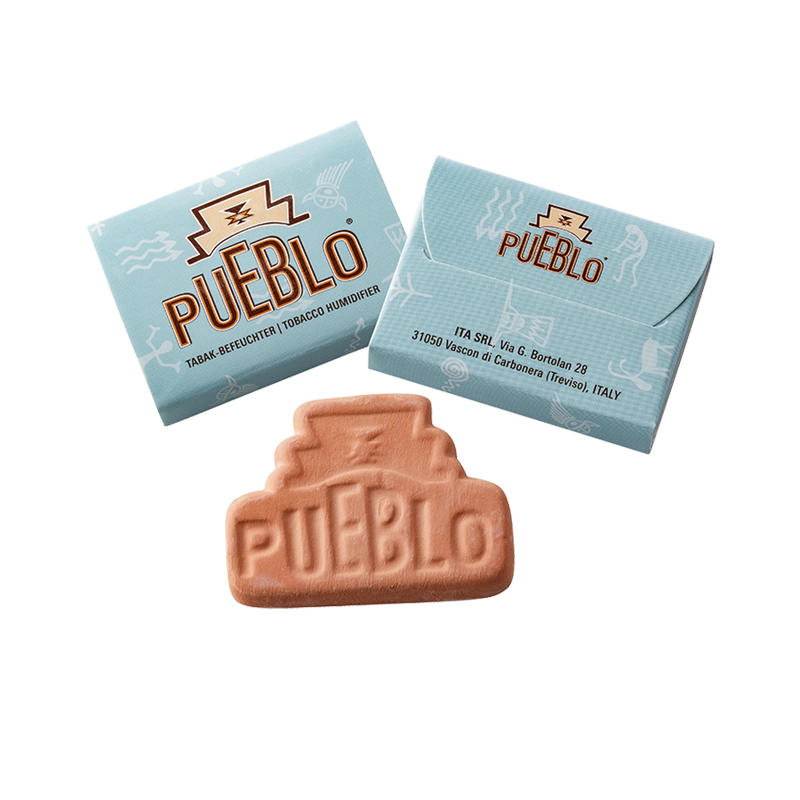 PUEBLO Tabakbefeuchtersteine in blauer Verpackung mit Logo, brauner Stein mit geprägtem 'PUEBLO' Schriftzug.