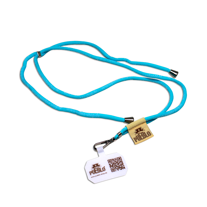 Türkises PUEBLO Handy Lanyard mit beigem, verschiebbarem PUEBLO-Tag, das an der weißen Trägerkarte befestigt ist. Auf der Trägerkarte ist das PUEBLO-Logo und der QR-Code, der zum Shop führt, zu sehen.